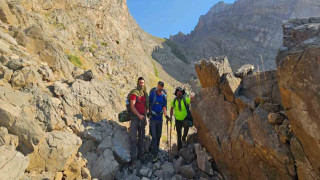 Hakkari’de intiharlara dikkat çekmek için Sümbül Dağı’na tırmandılar