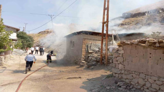 Hakkari’de korkutan yangın