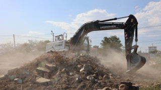 Iğdır’da metruk binaların yıkımına devam ediliyor