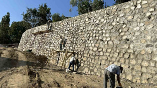 Irak sınırında istinat duvarı çalışması devam ediyor