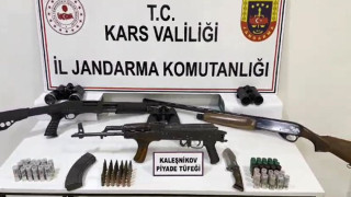 Kağızman’da Kaleşnikov ve mühimmat ele geçirildi