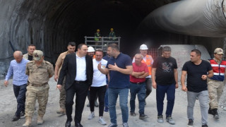 Kaymakam Demir, Tatvan Çevre Yolu T-2 Tüneli çalışmalarını inceledi