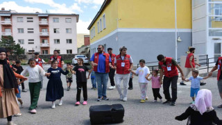 Minik yüreklere dokundular