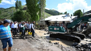 Oltu’da sel mahalleleri vurdu geçti