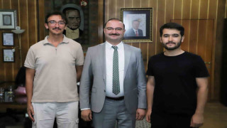 Rektör Prof. Dr. Ahmet Hacımüftüoğlu, başarılı öğrencileri misafir etti