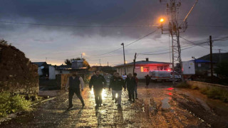 Susuz’da bir köy selden zarar gördü