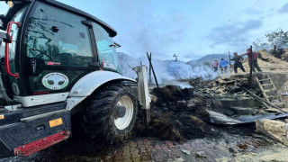 Tortum’da yangın paniği: 2 ev, 1 samanlık, 1 ahır küle döndü