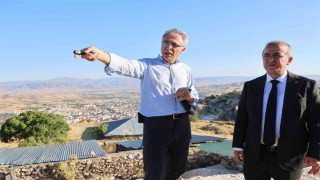 Vali Hatipoğlu, Harput Kalesi’ndeki kazı ve restorasyon çalışmalarını inceledi