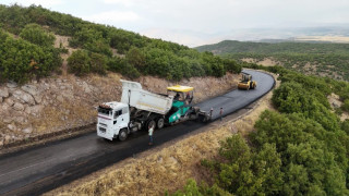 Bingöl köy yollarında asfalt çalışmaları sürüyor