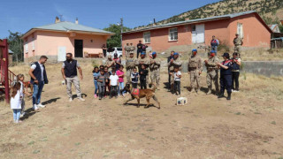 Bingöl’de jandarma ekipleri, öğrencilerle bir araya geldi