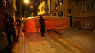 Çatıya çıkıp atlamak istedi, polis ikna etti