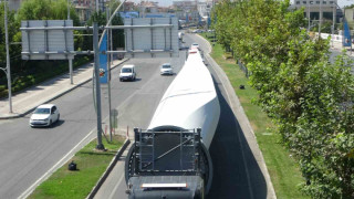 Dev rüzgar gülü türbinleri böyle taşındı