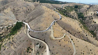 Elazığ Belediyesi, 8 mahallede sathi kaplama yol yapım çalışması gerçekleştiriyor