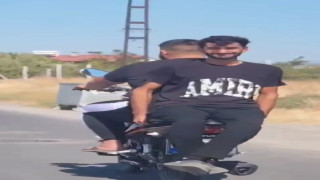 Elazığ’da tehlikeli yolculuk: Motosiklete ters oturdu