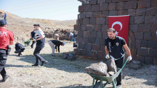 Erzurum polisinden örnek davranış