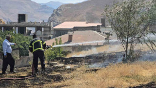 Hakkari’de anız yangını