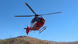 Hizan’da dağlık alanda metrelerce yuvarlanan vatandaş ambulans helikopterle kurtarıldı