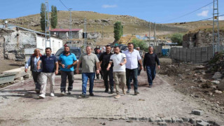 Kars’ta köy yollarına kilitli parke taş yapılıyor