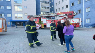 Kars’ta yurt öğrencilerinden itfaiyecilere sürpriz