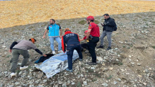 Kontrolünü kaybederek sert iniş yapan paraşütçü yaralı olarak kurtarıldı