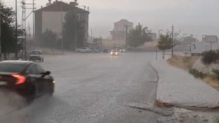 Malatya’da sağanak etkili oldu, yollar göle döndü