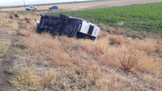 Öğretmen servisi şarampole devrildi: 10 yaralı