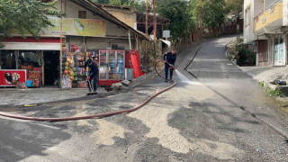 Selden sonra caddeler tazyikli suyla yıkandı