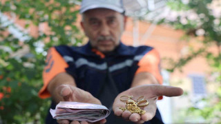 Temizlik işçisinden insanlık dersi: Altın ve para dolu cüzdanı polise teslim etti