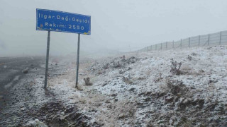 Ardahan’ın yüksek kesimlerine kar yağdı