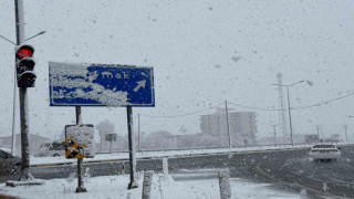 Bitlis’e mevsimin ilk karı yağdı