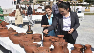 Bitlis’te el emeği göz nuru çanak çömlek sergisi açıldı