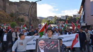 Bitlis’te yüzlerce vatandaş İsrail’in zulmünü kınamak için yürüdü