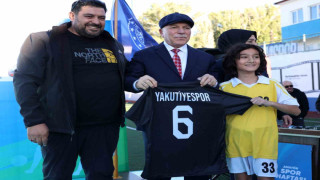 Büyükşehir’den amatör futbol kulüplerine malzeme yardımı