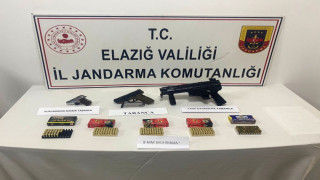 Elazığ’da bir işletmede yapılan aramda ruhsatsız tabanca ele geçirildi