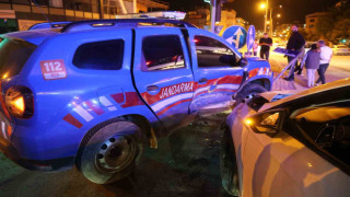 Elazığ’da jandarma aracı ile otomobil çarpıştı: 3 yaralı