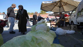 Erzincan’da turşuluk ve yemeklik lahanalar tezgahta yerini aldı