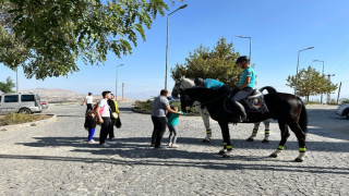 Harput’ta Atlı Jandarma Timi’ne yoğun ilgi