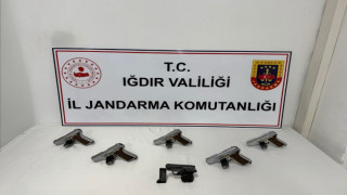 Iğdır’daki kaçakçılık operasyonunda 6 tabanca ele geçirildi