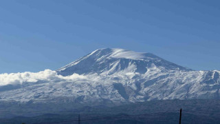 Iğdır’ın yüksek kesimlerine mevsimin ilk karı düştü