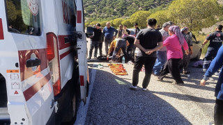 Malatya’da otomobil yön levhasına çarptı 4 yaralı