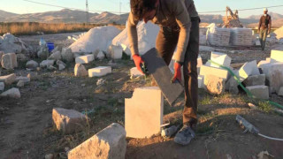 Mardinli taş ustası tarihi eserleri aslına uygun şekilde onarıyor