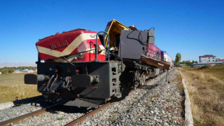 Muş’ta yolcu treni beton pompasına çarptı; 1 ölü, 2 yaralı