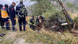 Şarampole uçan otomobildeki kadın kurtarıldı