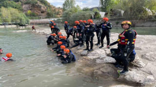 Tunceli’de su üstü kurtarma eğitimi