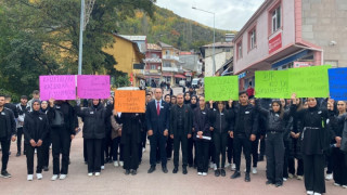 Üniversite öğrencileri kadına yönelik şiddete tepki gösterdi