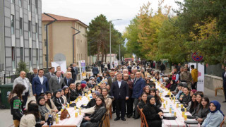 Üniversite öğrencilerine hoş geldiniz kahvaltısı