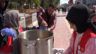 Van depreminde yaşamını yitirenler için anma programı yapıldı