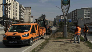 Yüksekova’da refüj yenileme çalışması